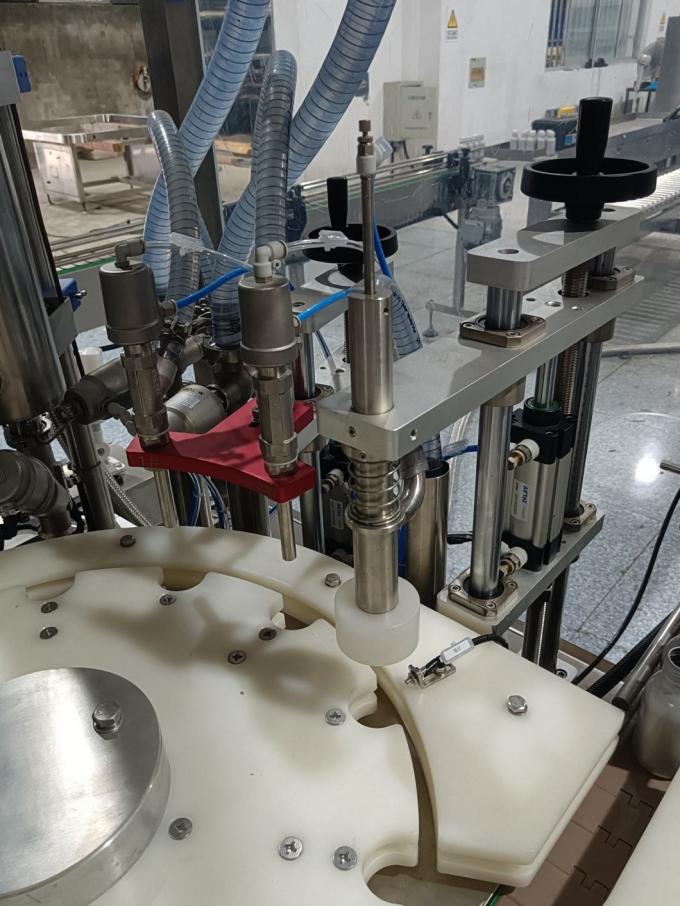 Automatische Tabelle Topfilling bearbeiten kosmetische Cremetiegel-Flüssigkeits-füllende mit einer Kappe bedeckende und Etikettiermaschine maschinell